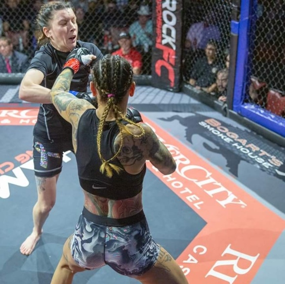 Meet your Posher, Karena - Picture 3 of 7